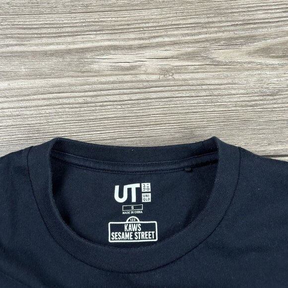 Uniqlo x Kaws x Sesame Street Cookie Monster T Shirt - Picture 6 of 6
